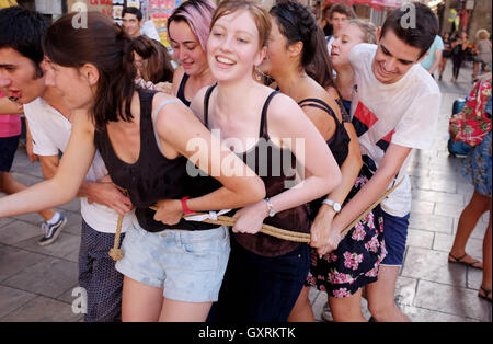 Studenten auf ein Erstsemester-Woche zusammenkommen in Bordeaux Frankreich Stockfoto