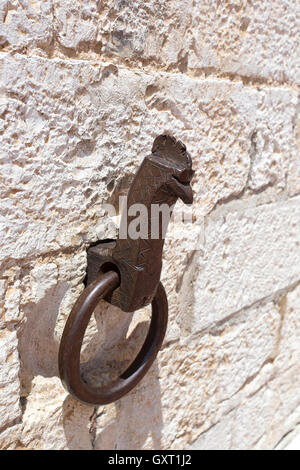 Eisen-Ringmauer in Gubbio, Italien Stockfoto