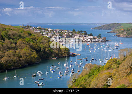 Pont-Pille und Polruan in Fowey Estuary, Cornwall, England. Frühjahr (Mai) 2015. Stockfoto