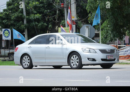 Chiang Mai, THAILAND-18. August 2016: Pkw, Toyota Camry. Auf der Straße no.1001, 8 km von Chiang Mai Stadt. Stockfoto