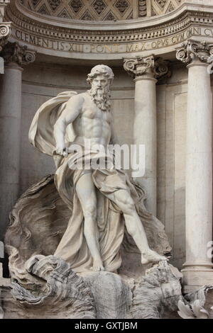 Eine schöne Statue der Fontana di Trevi, Piazza di Spagna, Detail, Rom, Italien Stockfoto