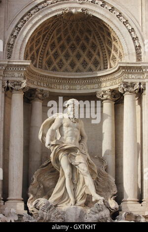 Eine schöne Statue der Fontana di Trevi, Piazza di Spagna, Detail, Rom, Italien Stockfoto