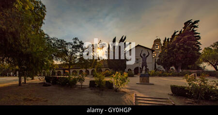 Mission San Juan Bautista bei Sonnenuntergang Stockfoto