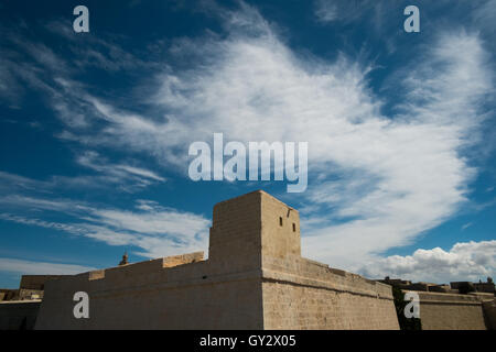 Ruhige Straßen und Kirchtürme in der ummauerten ehemaligen Hauptstadt von Malta, Mdina Stockfoto