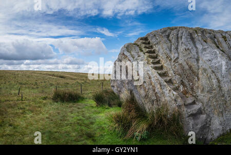 Der große Stein Fourstones glazialen unberechenbar auf Tatham fiel, North Yorkshire, North West England, UK. Stockfoto