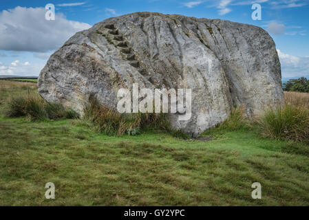 Der große Stein Fourstones glazialen unberechenbar auf Tatham fiel, North Yorkshire, North West England, UK. Stockfoto