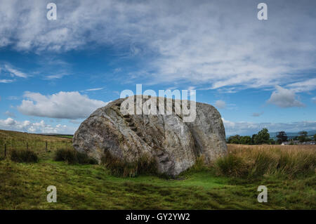 Der große Stein Fourstones glazialen unberechenbar auf Tatham fiel, North Yorkshire, North West England, UK. Stockfoto