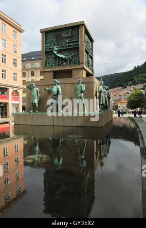 Sjomannsmonumentet, des Seemanns-Denkmal, vom Rat Vaa 1950, Torgallmenningen, Bergen, Norwegen Stockfoto