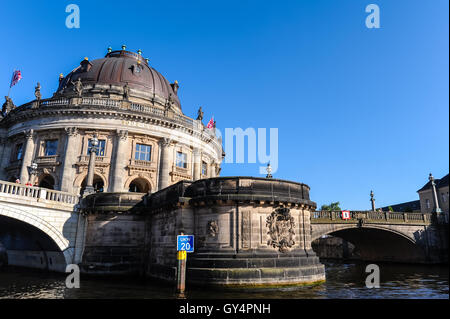 Berlin, Deutschland. Das Bode-Museum wurde im Jahre 1904 fertiggestellt. Nach der Restaurierung wurde es im Jahr 2006 wiedereröffnet und beherbergt eine große Skulpturensammlung und anderen Künsten. Stockfoto