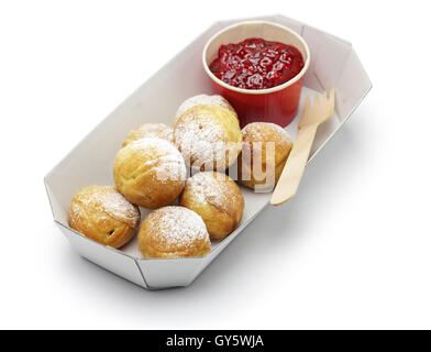 Ebelskiver, dänische Weihnachten Pfannkuchen bläht, skandinavische Straße Nahrung Stockfoto