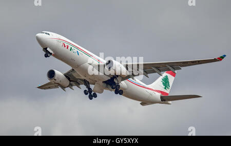 MEA Middle East Airlines Airbus a330 OD-MEA Abflug vom Flughafen London-Heathrow LHR Stockfoto