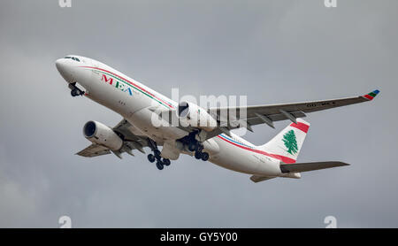 MEA Middle East Airlines Airbus a330 OD-MEA Abflug vom Flughafen London-Heathrow LHR Stockfoto