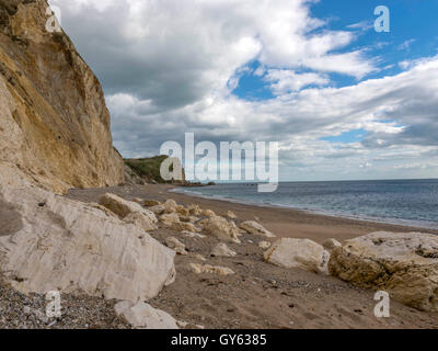 Landschaft, die Darstellung der sandigen Jurassic Küste am Mann O'War Beach, St. Oswald Bucht an einem feinen Sommertag. Stockfoto