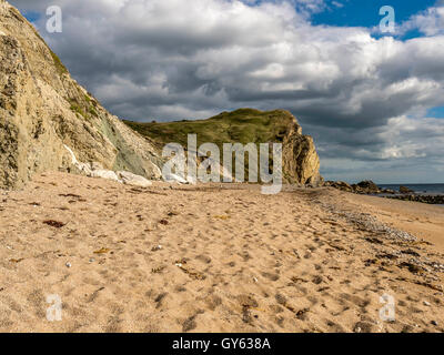 Landschaft, die Darstellung der sandigen Jurassic Küste am Mann O'War Beach, St. Oswald Bucht an einem feinen Sommertag. Stockfoto