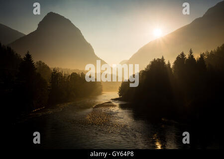 Fluss, Berge, Tal, Hintergrundbeleuchtung, Nationalpark Gesäuse, Enns, Steiermark, Österreich Stockfoto