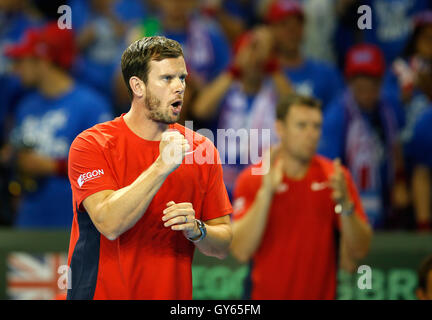 Great Britain Kapitän Leon Smith reagiert bei Tag drei des Davis Cup in der Emirates-Arena, Glasgow. Stockfoto