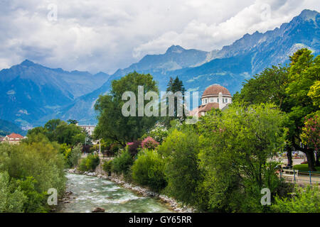 Meran (auch genannt Meran), eine alte Kurstadt neben der Passer, Provinz Bozen, Trentino-Südtirol, Italien. Stockfoto