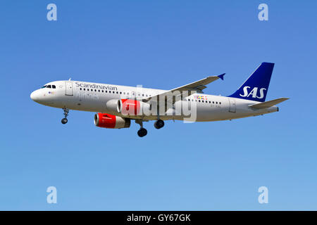 Scandinavian Airlines, Airbus a320, OY-KAL, SK1736. aus Krakau im Endanflug nach Kopenhagen Flughafen, CPH, Kastrup, Dänemark Stockfoto