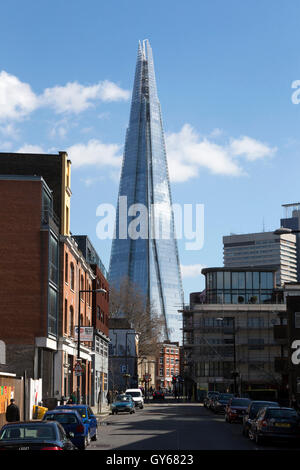 Blick auf The Shard of Glass Wolkenkratzer von Union Street, London, UK Stockfoto