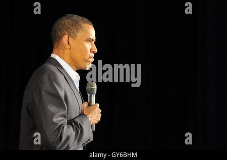 Senator Barack Obama spricht an einer Stadt treffen in Randor der mittleren Schule in Wayne, Pa, 14. Juni 2008. Stockfoto
