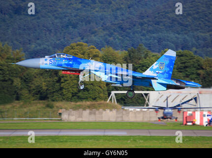 SLIAC, Slowakei - 30.August: SU-27 Flanker der ukrainischen Luftwaffe während SIAF Airshow in Sliac, Slowakei Stockfoto