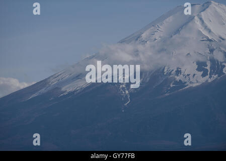 Berg Fuji mit Schneedecke im Winter geschlossen Stockfoto