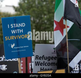 London, UK. 17. September 2016. Demonstrant in Whitehall für den "Flüchtlinge willkommen" Protest Credit: Ian Davidson/Alamy Live News Stockfoto
