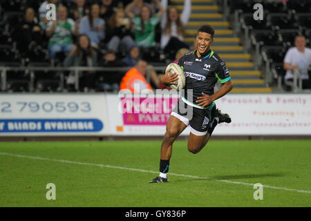 Fischadler V Cardiff Blues, Guinness Pro 12 Rugby Match, 7. Oktober 2017, The Liberty Stadium, Swansea Stockfoto