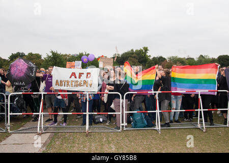 Berlin, Deutschland. 17. September 2016. Ökumenischer Gottesdienst nach Marsch für das Leben (jährliche Demonstration gegen Abtreibung). Zähler Protest. Stockfoto