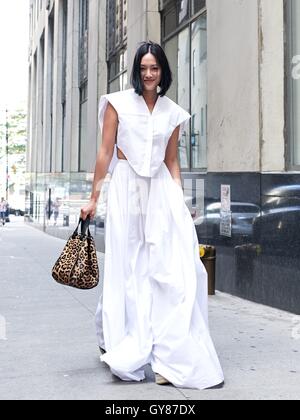 New York, USA. 11. September 2016. Victoria Beckham Show außerhalb in New York, USA am 11. September 2016. © TopPhoto/Alamy Live-Nachrichten Stockfoto