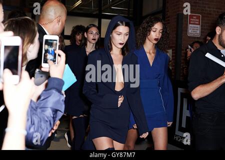 New York, USA. 09. Sep, 2016. DKNY-Show außerhalb in New York, USA am 9. September 2016. © TopPhoto/Alamy Live-Nachrichten Stockfoto