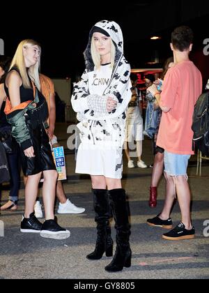 New York, USA. 10. September 2016. Alexander Wang Show außerhalb in New York, USA am 10. September 2016. © TopPhoto/Alamy Live-Nachrichten Stockfoto