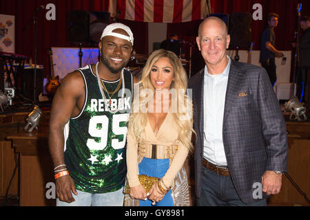Hollywood, Kalifornien, USA. 17.September 2016. TV-Persönlichkeit Mailand Christopher, Modedesignerin Angel Brinks, und Reality-TV-Star Steve Cederquist der HGTV "Flip or Flop"-TV-Show, an der InTouch Magazin Celebrity Fan's Festival Pre-Emmy Partei an der Hollywood Foreign Legion Hall in Hollywood, Kalifornien. Credit: Sheri Determan/Alamy leben Nachrichten Stockfoto