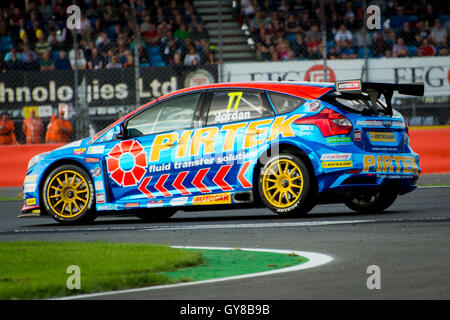 Towcester, Northamptonshire, UK. 18. September 2016. BTCC Rennfahrer Andrew Jordan und Motorbase Leistung fährt im zweiten Rennen der Dunlop MSA British Touring Car Championship in Silverstone (Foto: Gergo Toth / Alamy Live News) Stockfoto