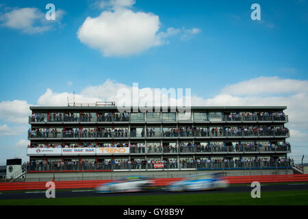 Towcester, Northamptonshire, UK. 18. September 2016. BTCC Rennfahrer Tom Ingram und Speedworks Motorsport Laufwerke während des Rennens von Dunlop MSA British Touring Car Championship in Silverstone (Foto: Gergo Toth / Alamy Live News) Stockfoto