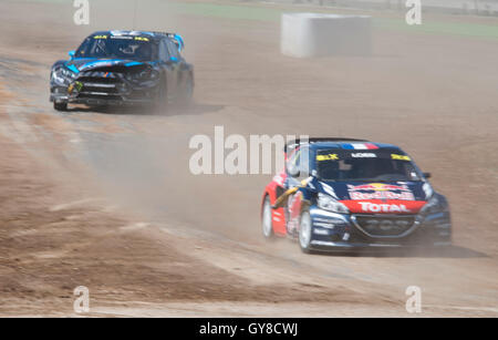 Barcelona, Spanien. 18. September 2016. Der Peugeot 208 Sébastien Loeb und der Ford Focus RS World RX Auto von Ken Block in Aktion während der Barcelona FIA World Rallycross auf dem Circuit Catalunya angetrieben. Bildnachweis: Pablo Guillen/Alamy Live-Nachrichten Stockfoto