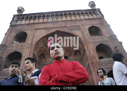 13. September 2016 - Indien - stehen Touristen vor dem Haupteingang der Jama Masjid auf Eid in Neu-Delhi, Indien. (Kredit-Bild: © Akash Ghai über ZUMA Draht) Stockfoto