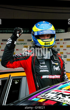 Towcester, Northamptonshire, UK. 18. September 2016. BTCC Rennfahrer Mat Jackson und Motorbase Leistung nach drei Rennen von Dunlop MSA British Touring Car Championship in Silverstone (Foto: Gergo Toth / Alamy Live News) Stockfoto