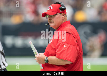Houston, Texas, USA. 18. September 2016. Kansas City Chiefs Cheftrainer Andy Reid im 1. Quartal ein NFL-Spiel zwischen den Houston Texans und die Kansas City Chiefs NRG-Stadion in Houston, TX am 18. September 2016 Uhren. Bildnachweis: Trask Smith/ZUMA Draht/Alamy Live-Nachrichten Stockfoto