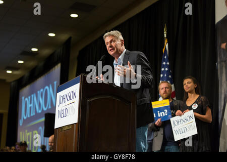 Seattle, Washington: Präsidentschaftskandidaten Gary Johnson befasst sich Unterstützer bei der Seattle-Rallye mit Präsidenten Johnson & Schweißnaht im Sheraton Seattle Hotel. Bildnachweis: Paul Gordon/Alamy Live-Nachrichten Stockfoto