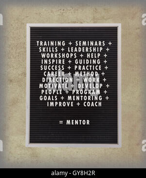 Mentor-Konzept in Kunststoff Buchstaben auf sehr alten Speisekarte an Bord Stockfoto