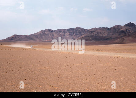 Planen Sie ausgehend von Landebahn am Sossusvlei Desert Lodge, Namib-Naukluft-Nationalpark, Namibia Stockfoto