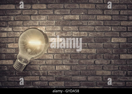 Glühbirne in die leere Ziegel Rauminnere 3D-Rendering Stockfoto
