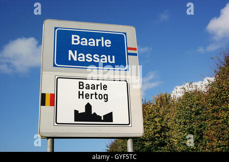 Baarle-Nassau in den Niederlanden ist eng verbunden, mit komplizierten Grenzen, an die belgische Exklaven Baarle-Hertog. Stockfoto