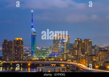 Blick auf die Skyline der Hakata in Fukuoka, Japan. Stockfoto