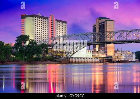 Shreveport, Louisiana, USA Skyline Innenstadt auf dem Red River. Stockfoto