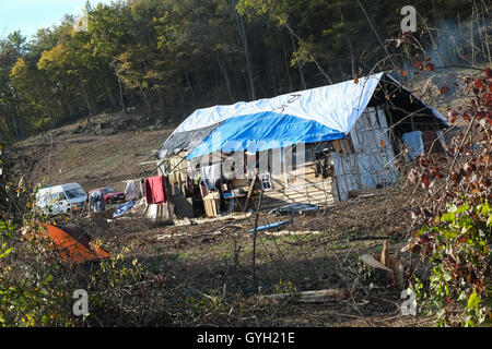 Getestet die ZAD - Staudamm von Sivens - 11.05.2014 - Frankreich /? MIDI-Pyrenee? / Lisle-Sur-Tarn - 5. November 2014 - getestet ZAD - Gegner kämpfen immer noch das Projekt durch den Bau der Häuser und vieles mehr.   -Nicolas Remene / Le Pictorium Stockfoto