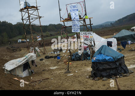 Getestet die ZAD - Staudamm von Sivens - 11.05.2014 - Frankreich /? MIDI-Pyrenee? / Lisle-Sur-Tarn - 5. November 2014 - getestet ZAD - "The Fort", Teil der ZAD wo der Staudamm gebaut werden sollte. Gegner kämpfen immer noch das Projekt durch den Bau von Aussichtspunkte.   -Nicolas Remene / Le Pictorium Stockfoto