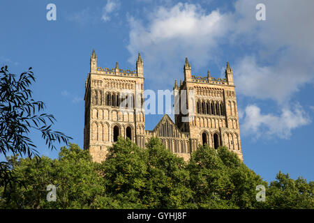 Durham Kathedrale von Fluss tragen Stockfoto