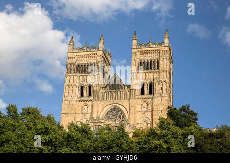 Durham Kathedrale von Fluss tragen Stockfoto